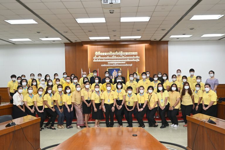 มจธ. ถวายสัตย์ปฏิญาณตนเพื่อเป็นพลเมืองที่ดี และพลังของแผ่นดิน เนื่องในวันเฉลิมพระชนมพรรษาพระบาทสมเด็จพระเจ้าอยู่หัว