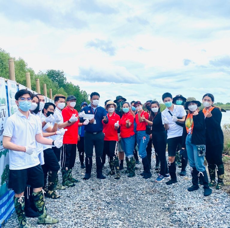 มจธ. ชวนเพื่อนมาปลูกป่าชายเลน เพื่อสนับสนุน Carbon Neutrality และสร้างเครือข่าย การเพิ่มพื้นที่สีเขียวเพื่อลดโลกร้อนในระยะยาว