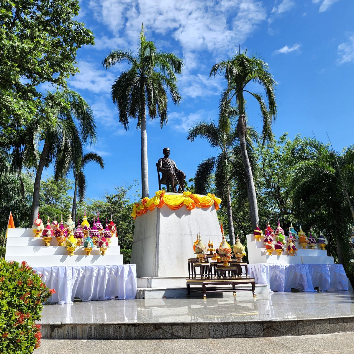 มจธ. จัดพิธีวางพานพุ่มถวายราชสักการะพระบาทสมเด็จพระจอมเกล้าเจ้าอยู่หัว เนื่องในวันวิทยาศาสตร์แห่งชาติ