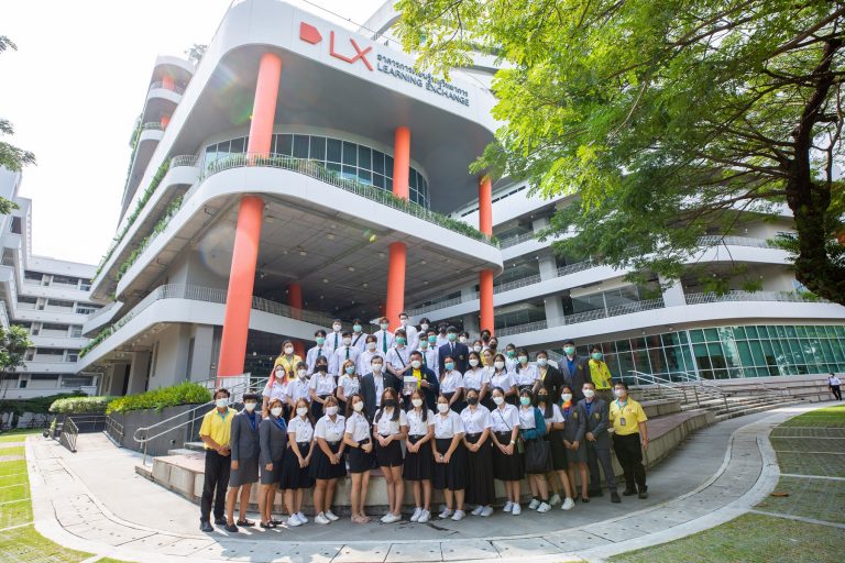 มจธ. ต้อนรับคณะนิสิตและบุคลากรจากมหาวิทยาลัยเกษตรศาสตร์ (วิทยาเขตบางเขน) เยี่ยมชมพื้นที่มหาวิทยาลัยและศึกษาดูงาน ภายใต้โครงการฝึกอบรมผู้นำนิสิตต้นกล้าสู่ศาสตร์แห่งแผ่นดิน 65