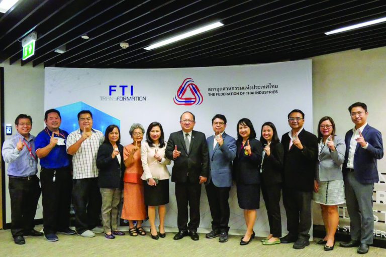 ทีมผู้บริหาร คณะครุศาสตร์อุตสาหกรรมฯ มจธ. ร่วมแสดงความยินดีกับประธานสภาอุตสาหกรรมแห่งประเทศไทย