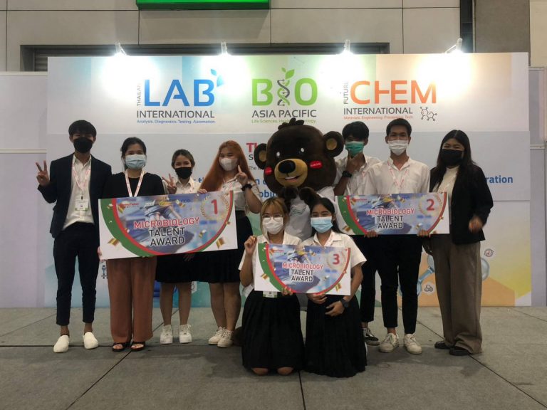 นักศึกษาภาควิชาจุลชีววิทยารับรางวัล Microbiological Talent Award