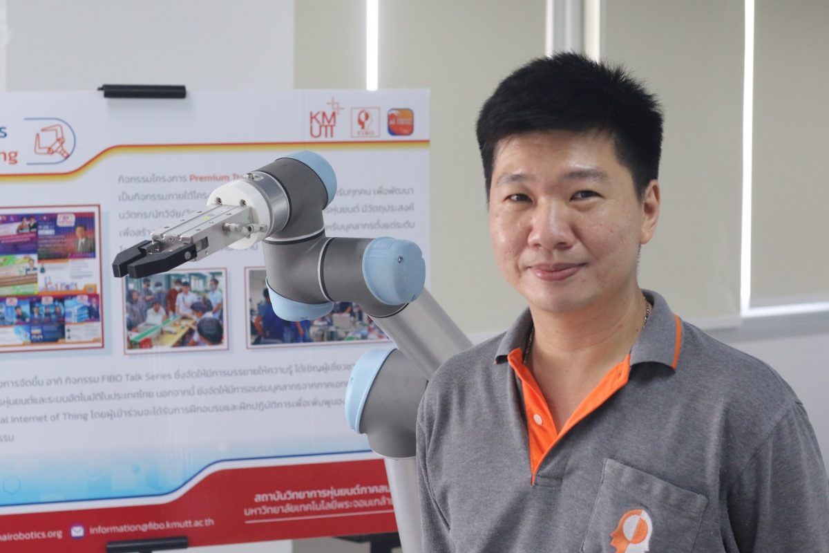 “Chess Robot” หุ่นยนต์เล่นหมากรุกสากล ผลงานการผนวกศาสตร์ความรู้จากห้องเรียนของนศ.ชั้นปี 3 ฟีโบ้ สู่ งานบางกอกวิทยา และ AI/ROBOTICS FOR ALL EXPO 2022