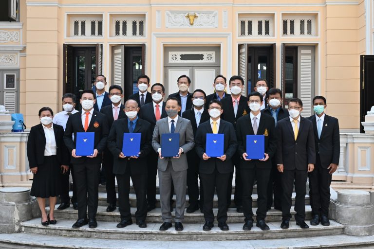 คณะครุศาสตร์อุตสาหกรรมฯ มจธ. ร่วมพิธีลงนามบันทึกข้อตกลงความร่วมมือการจัดฝึกอบรมหลักสูตรผู้ตรวจประเมินการจัดการพลังงานภายในองค์กร (Internal Audit) ภายใต้บันทึกข้อตกลงความร่วมมือการจัดฝึกอบรมหลักสูตรผู้รับผิดชอบด้านพลังงานเฉพาะกิจ