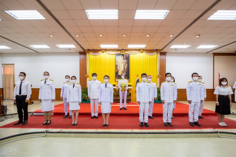มจธ. วางพุ่มถวายราชสักการะพระบาทสมเด็จพระบรมชนกาธิเบศร มหาภูมิพลอดุลยเดชมหาราช บรมนาถบพิตร เนื่องในวันคล้ายวันพระบรมราชสมภพ