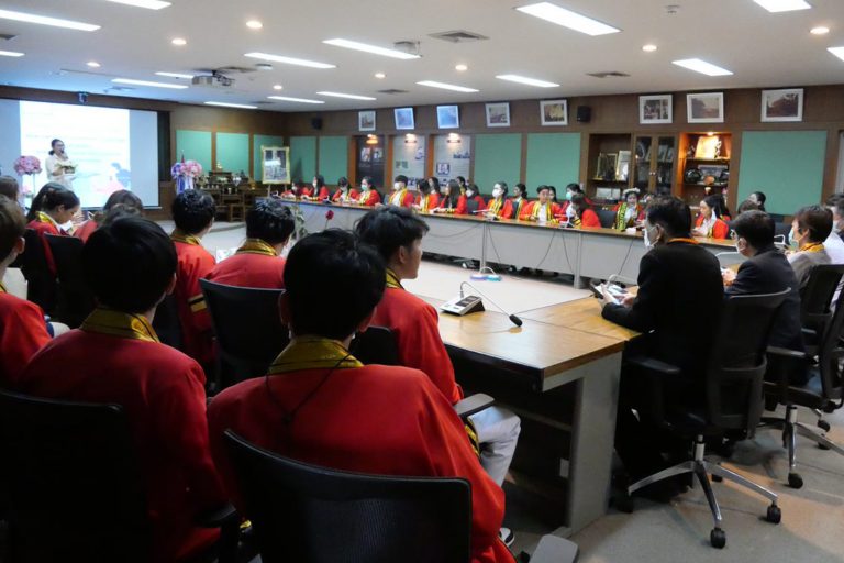 คณะครุศาสตร์อุตสาหกรรมฯ มจธ. จัดโครงการพัฒนาให้ความรู้แก่ศิษย์เก่า ประจำปี 2565 ในหัวข้อเรื่อง “Upskill Reskill” ทางรอด ไม่ปรับ อาจไม่รอด กับโลกการทำงานยุคใหม่”