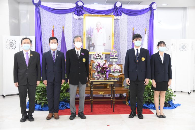มจธ.นำคณะ ร่วมถวายแจกันดอกไม้-ลงนามถวายพระพร “กรมสมเด็จพระเทพฯ” ขอทรงหายจากพระอาการประชวร