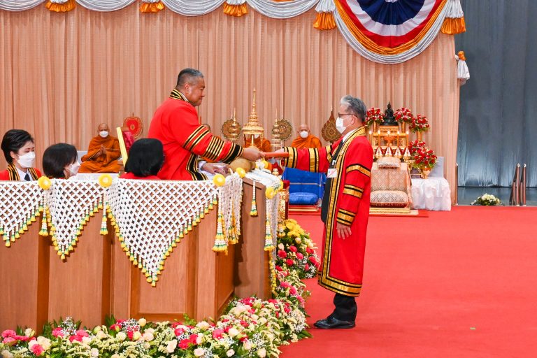 ขอแสดงความยินดีกับผู้สำเร็จการศึกษาจากมหาวิทยาลัยเทคโนโลยีพระจอมเกล้าธนบุรี ในโอกาสเข้ารับพระราชทานปริญญาบัตร ประจำปีการศึกษา 2564