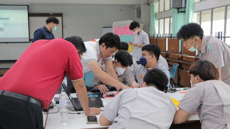 โครงการกิจกรรมถอดบทเรียนระหว่างการเรียนรู้ร่วมกับการทำงานในสถานประกอบการ ของนักศึกษาชั้นปีที่ 4 หลักสูตรเทคโนโลยีบัณฑิต สาขาเทคโนโลยีอุตสาหกรรม