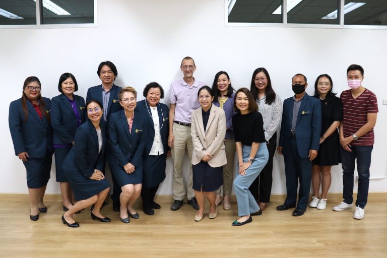 คณะศิลปศาสตร์ มจธ. ต้อนรับคณะศึกษาดูงานจากบัณฑิตวิทยาลัย มหาวิทยาลัยราชภัฏอุดรธานี หลักสูตรปรัชญาดุษฎีบัณฑิต สาขาวิชาการสอนภาษาอังกฤษสำหรับผู้พูดภาษาอื่น (TESOL)