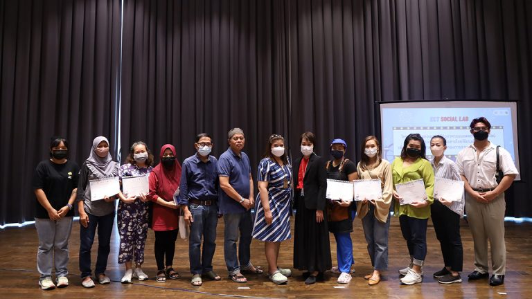 สาขาวิชาเทคโนโลยีและสื่อสารการศึกษา คณะครุศาสตร์อุตสาหกรรมฯ มจธ. ปิดโครงการผลิตคอนเทนต์รีวิวอาหารบนแพลตฟอร์มออนไลน์ร่วมกับกิจกรรมการสื่อสารโดยใช้เกมเป็นฐานเพื่อส่งเสริมการขายของผู้ประกอบการรายย่อยในมหาวิทยาลัย
