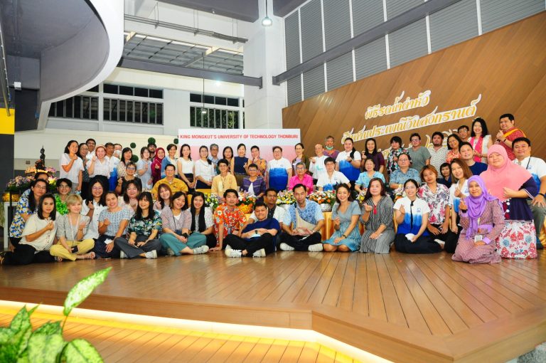 พิธีรดน้ำดำหัว ขอพรผู้อาวุโส สืบสานประเพณีวันสงกรานต์ คณะศิลปศาสตร์ ประจำปี ๒๕๖๖