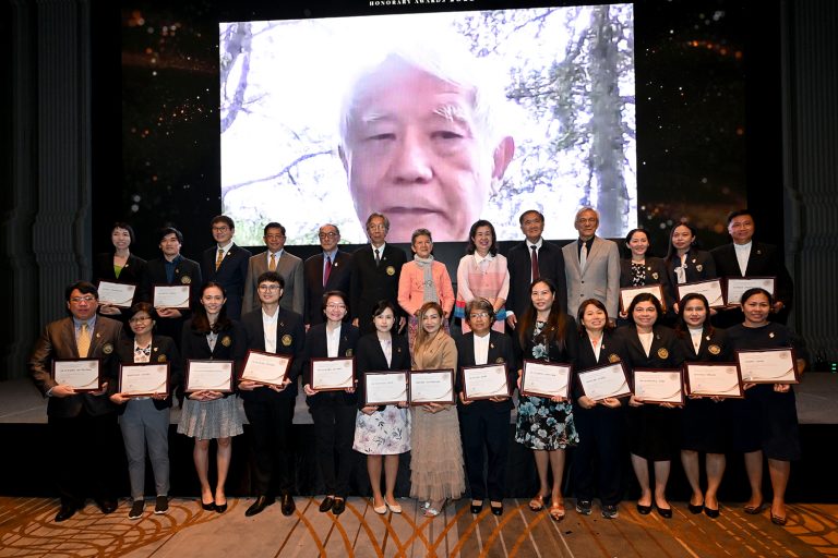 มจธ. จัดงานเชิดชูเกียรติบุคลากร ประจำปี 2565 ชื่นชมและยินดีกับประชาคมที่ร่วมกันสร้างชื่อเสียงให้มหาวิทยาลัย