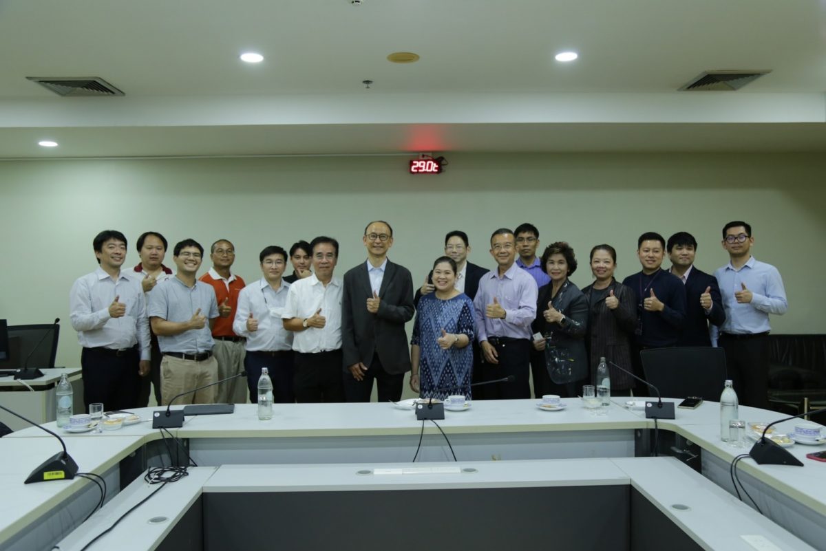 การจัดตั้งคณะทำงานร่วมกัน ระหว่าง มจธ. และสยามพิวรรธน์ เพื่อร่วมกันพัฒนาหลักสูตร Facility Management เพื่อ Upskill และ Reskill กลุ่มผู้เรียนทุกช่วงวัย นับเป็นย่างก้าวที่สำคัญของการทำ  Co-Creation อย่างครบวงจร ตั้งแต่ร่วมกันออกแบบหลักสูตร (Co-Design) ไปจนถึงการจ้างงาน (Job Employment) ระหว่าง SIAM PIWAT Academy และ มจธ. โดย KMUTTWORKS