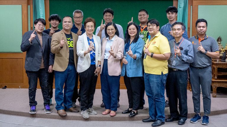 คณะครุศาสตร์อุตสาหกรรมฯ มจธ. จัดโครงการอบรมเชิงปฏิบัติบริการวิชาการและพัฒนาผลิตภัณฑ์ใหม่ เพื่อพัฒนาศักยภาพบุคลากรด้วยหลักสูตรระบบ iFarm กับ บริษัท แอดวานซ์ไวเลส เน็ทเวอร์ค จำกัด