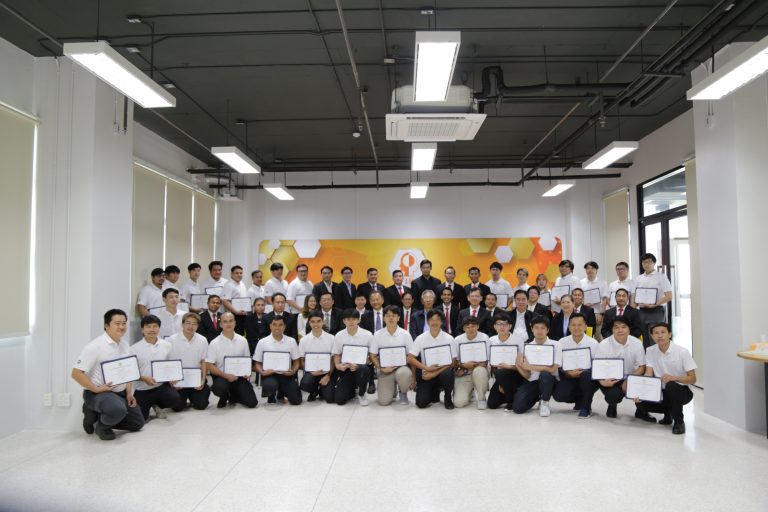 พิธีปิดโครงการฝึกอบรม หลักสูตรฝึกอบรมระยะสั้น EEC Model Type ภายใต้โครงการยกระดับทักษะพัฒนาบุคลากรระยะเร่งด่วนรองรับอุตสาหกรรมเป้าหมายในพื้นที่เขตพัฒนาพิเศษภาคตะวันออก (EEC)