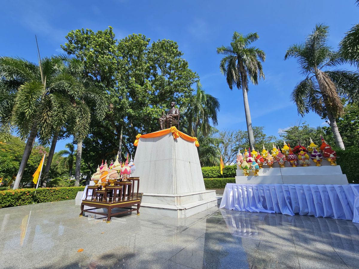 มจธ. จัดพิธีวางพานพุ่มถวายราชสักการะพระบิดาแห่งวิทยาศาสตร์ไทย เนื่องในวันวิทยาศาสตร์แห่งชาติ
