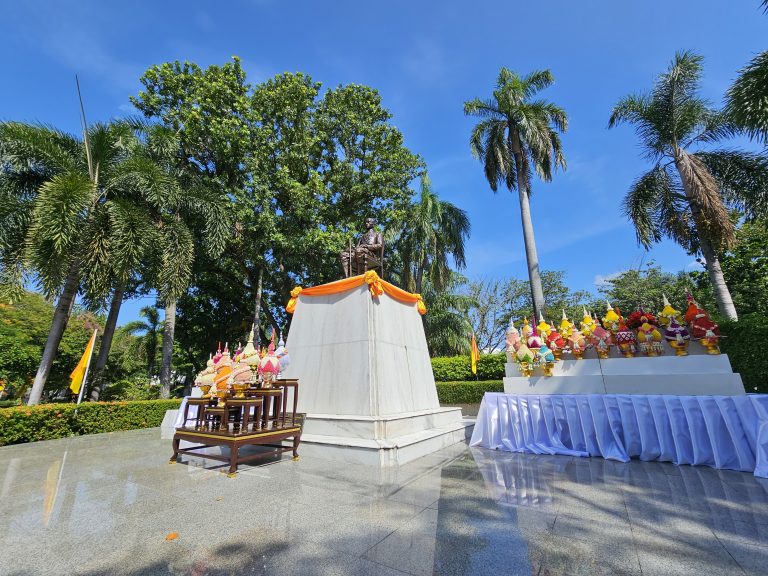 มจธ. จัดพิธีวางพานพุ่มถวายราชสักการะพระบิดาแห่งวิทยาศาสตร์ไทย เนื่องในวันวิทยาศาสตร์แห่งชาติ
