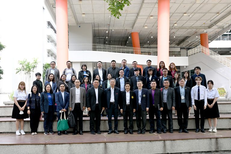 สำนักงานปลัดกระทรวงการอุดมศึกษา วิทยาศาสตร์ วิจัยและนวัตกรรม ศึกษาดูงานด้านเทคโนโลยีสารสนเทศเพื่อการพัฒนางานด้านกิจการนักศึกษา มหาวิทยาลัยเทคโนโลยีพระจอมเกล้าธนบุรี