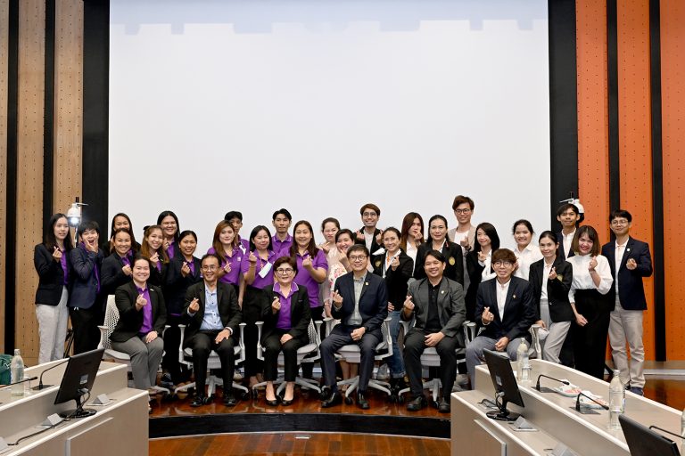 มจธ. ให้การต้อนรับ คณะศึกษาดูงานจาก มทร.พระนคร เยี่ยมชมการดำเนินงานและแนวทางการบริหารจัดการด้านสื่อสารองค์กร