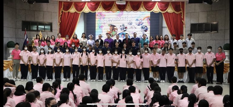 กลุ่มครูช่างอุตสาหกรรม มจธ. ประกอบด้วย 4 สาขาวิชา วิศวกรรมโยธา วิศวกรรมเครื่องกล วิศวกรรมไฟฟ้า วิศวกรรมอุตสาหการ เข้าร่วมจัดโครงการเส้นทางความรู้สู่ความฝัน เพื่อแนะแนวการเรียนต่อในสายมัธยมปลายและส่งต่อสู่การเรียนในระดับปริญญาตรี