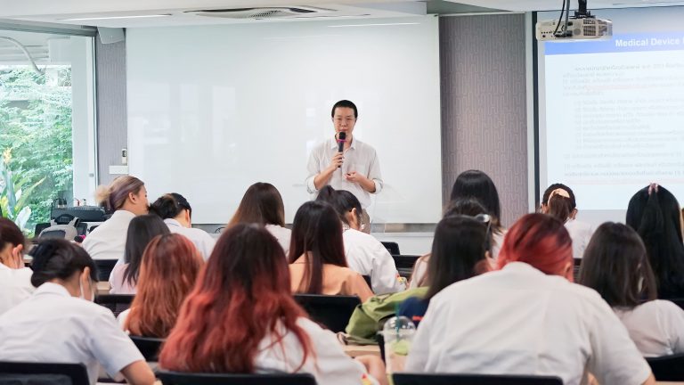 ฝ่ายวิจัยฯ คณะวิทยาศาสตร์ จัดบรรยาย เรื่อง แนวทางการวิจัยและพัฒนาเครื่องมือแพทย์ สำหรับเตรียมความพร้อมการขอขึ้นทะเบียนเครื่องมือแพทย์ในประเทศไทย”