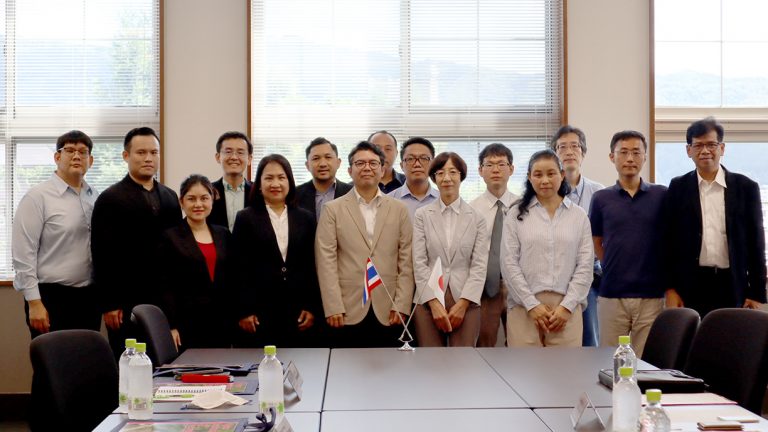 คณะครุศาสตร์ฯ มจธ. นำผู้เข้าร่วมการอบรมในโครงการ “FIET Leadership” เดินทางไปศึกษาดูงาน ณ มหาวิทยาลัย 3 แห่งในภูมิภาคคันไซ ประเทศญี่ปุ่น เพื่อประสานความร่วมมือและต่อยอดการพัฒนาคณะ ด้าน Innovation & Impact Research Services และด้าน Digital Transformations for Agile Organization