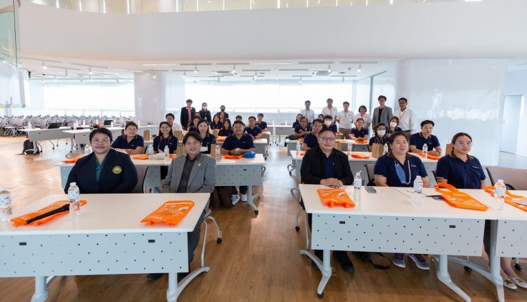 มจธ. ให้การต้อนรับ คณะศึกษาดูงานจาก มทร.ล้านนา เยี่ยมชมการดำเนินงานและแนวทางการบริหารจัดการด้านการสื่อสาร การบริหารจัดการนักศึกษา และด้านการบริหารจัดการสถานที่