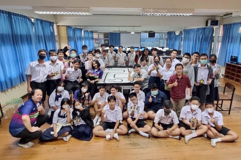 นักศึกษาสาขาครุศาสตร์ไฟฟ้า มจธ. ร่วมกับ Real Tech Academy จัดอบรมหลักสูตรการเขียนโปรแกรมภาษา C ควบคุมหุ่นยนต์อัตโนมัติเบื้องต้น