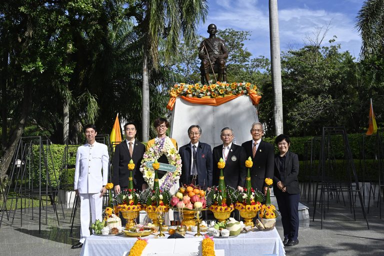 พิธีวางพวงมาลา เนื่องในวันคล้ายวันสวรรคต พระบาทสมเด็จพระปรเมนทรรามาธิบดีศรีสินทรมหามงกุฎ พระจอมเกล้าเจ้าอยู่หัว พระสยามเทวมหามกุฏวิทยมหาราช รัชกาลที่ 4