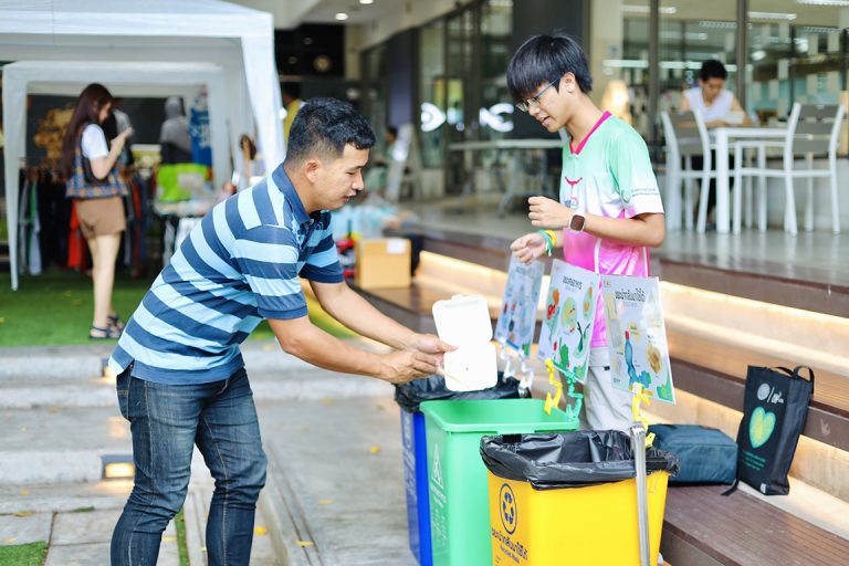 Social Change Agent with Green Heart อาสาจัดการขยะ ภายในงานตลาดลานไทร