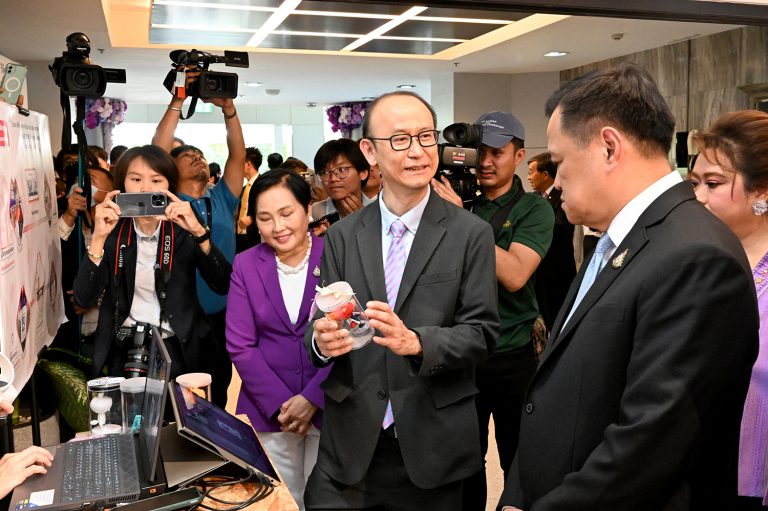 รองนายกรัฐมนตรี (นายอนุทิน ชาญวีรกูล) ตรวจเยี่ยมและมอบนโยบายกระทรวงการอุดมศึกษา วิทยาศาสตร์ วิจัยและนวัตกรรม (อว.)