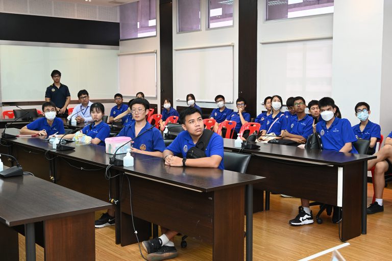 นักเรียนมัธยมศึกษา 4-6 จากโรงเรียนมหิดลวิทยานุสรณ์ ศึกษาดูงานห้องวิจัย Smart Lab ภาควิชาวิศวกรรมเครื่องกล มจธ.