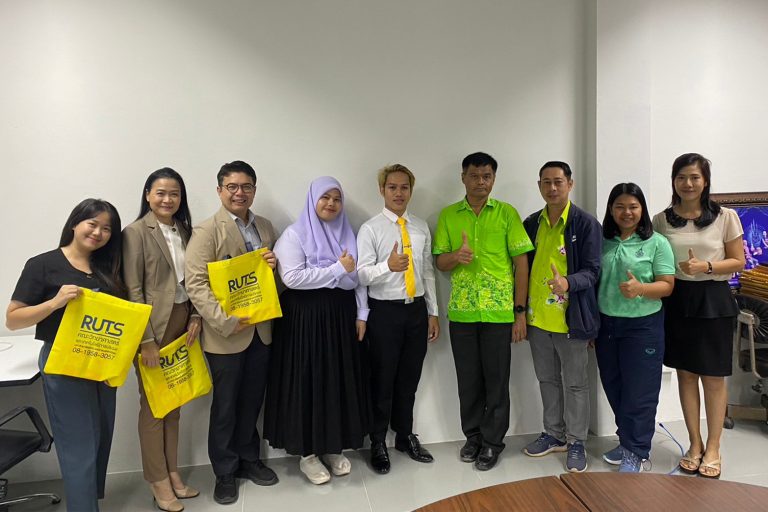 คณะครุศาสตร์อุตสาหกรรมและเทคโนโลยี มจธ. จัดโครงการหนุนเสริมนักศึกษาทุนโครงการทุนพระกนิษฐาสัมมาชีพ ผ่านความร่วมมือมหาวิทยาลัย ช่วงที่ 1 กิจกรรมการลงพื้นที่พบผู้บริหารสถานศึกษา/หลักสูตร อาจารย์ที่ปรึกษา และนักศึกษาทุนในแต่ละภูมิภาค ครั้งที่ 3 : ภาคใต้