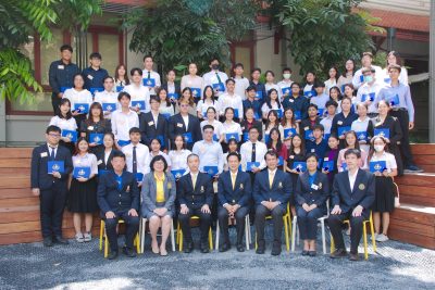 Faculty of Science students receive the Professor Dr. Tab Nilanidhi Foundation Award for the year 2023.