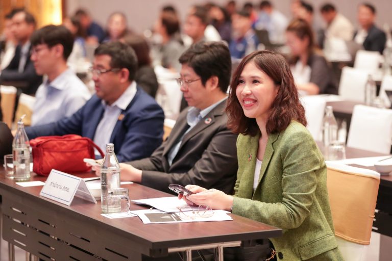 บัณฑิตวิทยาลัยร่วมด้านพลังงานและสิ่งแวดล้อม (JGSEE) และ สำนักงานคณะกรรมการกำกับกิจการพลังงาน จัดอบรมเชิงปฏิบัติการและทดสอบเพื่อรับรองผู้ประเมินความยั่งยืนของโรงไฟฟ้าตามดัชนีชี้วัดและเกณฑ์ประเมินความยั่งยืนของโรงไฟฟ้าสำหรับประเทศไทย