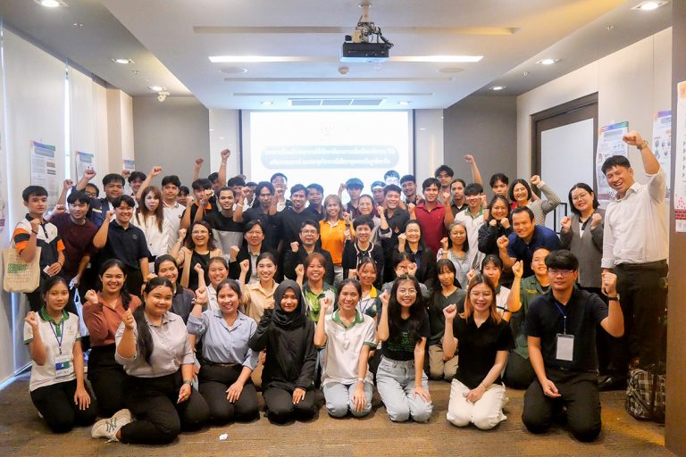 คณะครุศาสตร์อุตสาหกรรมและเทคโนโลยี มจธ. จัดโครงการสร้างเครือข่ายอาจารย์ที่ปรึกษาพัฒนาความเข้มแข็งทางวิชาการ วิจัยเสริมประสบการณ์ และประชุมวิชาการนักศึกษาทุนพระกนิษฐาสัมมาชีพ ภายใต้โครงการ “การหนุนเสริมนักศึกษาโครงการทุนพระกนิษฐาสัมมาชีพ ผ่านความร่วมมือมหาวิทยาลัย