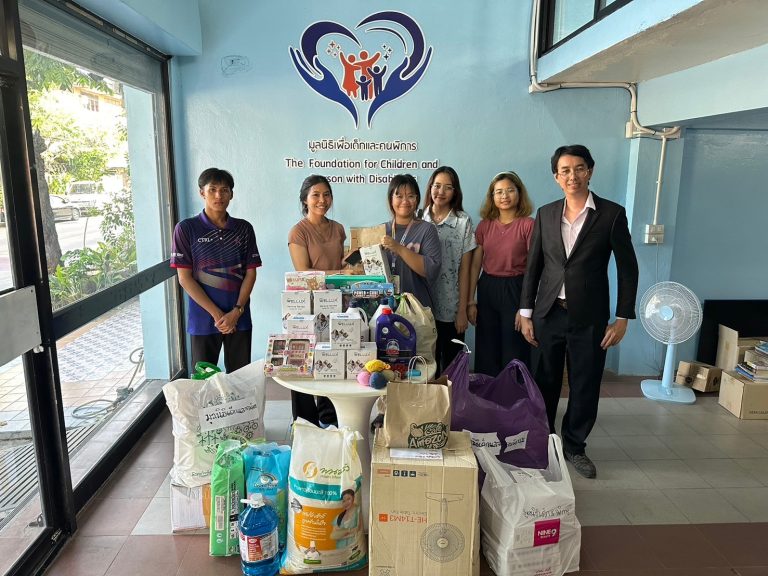 คณะวิทยาศาสตร์บริจาคเงินและสิ่งของจากโครงการตลาดวิทยาศาสตร์แบ่งปัน ครั้งที่ 1