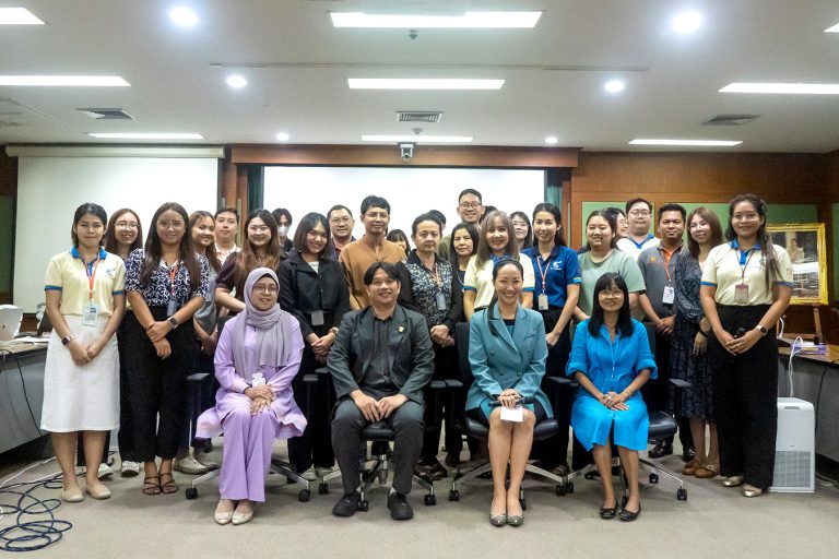 FIET Leadership (รุ่นที่ 2) กลุ่มที่ 3 : จัดบรรยายในหัวข้อ “มหาวิทยาลัยในยุคดิจิทัล การพัฒนาทักษะการวิเคราะห์ข้อมูลและการวางแผนการปฏิบัติงานของบุคลากรสายสนับสนุน (KMUTT DIGITAL TRANSFORMATION)”