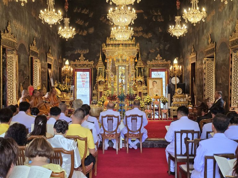 มจธ. ร่วมพิธีเจริญพระพุทธมนต์นวัคคหายุสมธัมม์เฉลิมพระเกียรติ พระบาทสมเด็จพระเจ้าอยู่หัว ณ วัดราชประดิษฐฯ