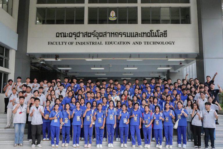 คณะครุศาสตร์อุตสาหกรรมและเทคโนโลยี มจธ. ต้อนรับคณะครู บุคลากรและนักเรียนห้องเรียนพิเศษ SMT ระดับชั้นมัธยมศึกษาปีที่ 4-6 จากโรงเรียนสวัสดิ์รัตนาภิมุข จังหวัดตรัง