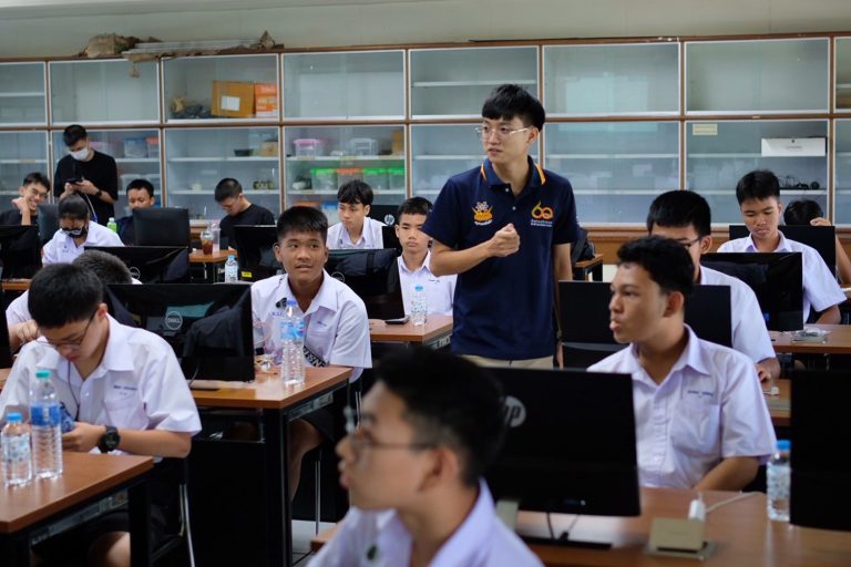 สาขาวิชาครุศาสตร์ไฟฟ้า ร่วมกับ กลุ่มสาระการเรียนรู้วิทยาศาสตร์และเทคโนโลยี (กลุ่มวิชาเทคโนโลยี) โรงเรียนมัธยมวัดสิงห์ จัดการอบรมเชิงปฏิบัติการการเขียนโปรแกรมภาษา C ควบคุมหุ่นยนต์อัตโนมัติ (Comcamp)