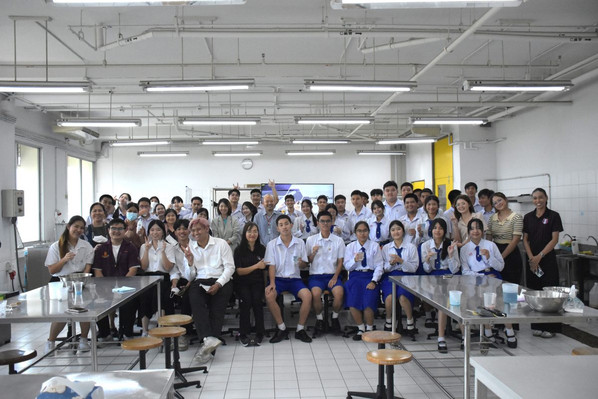 ภาควิชาจุลชีววิทยาต้อนรับคณะครูและนักเรียนโรงเรียนอัสสัมชัญ ศรีราชา เยี่ยมชมการเรียนการสอนและห้องปฏิบัติการ
