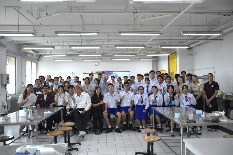 ภาควิชาจุลชีววิทยาต้อนรับคณะครูและนักเรียนโรงเรียนอัสสัมชัญ ศรีราชา เยี่ยมชมการเรียนการสอนและห้องปฏิบัติการ