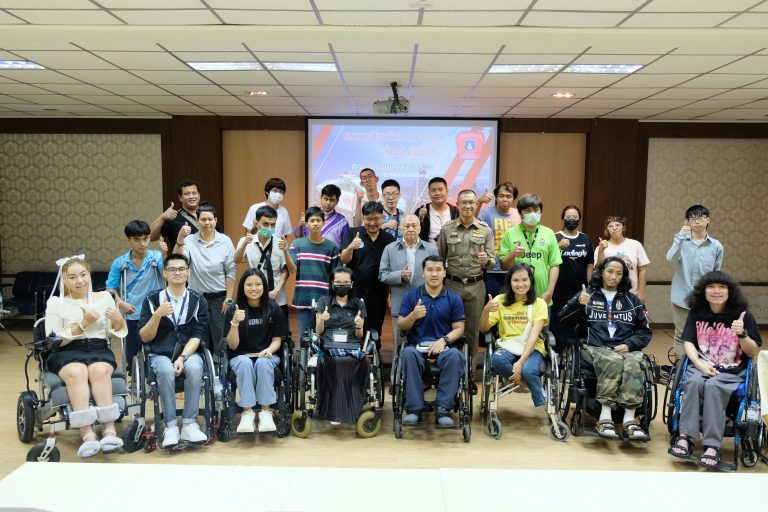 โครงการฝึกอบรม-ฝึกงานคนพิการฯ มจธ. และศูนย์การศึกษาต่อเนื่อง มจธ ส่งเสริมและผลักดันให้ผู้เข้าอบรมที่ต้องอาศัยอยู่ร่วมกัน ณ อาคารสัมมนา ได้มีความรู้ความเข้าใจในเรื่องการดูแลและการป้องกันภัยทางสังคม รวมถึง วิธีการขอความช่วยเหลือในกรณีเกิดเหตุฉุกเฉิน