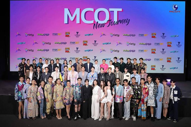 นักศึกษาคณะครุศาสตร์อุตสาหกรรมฯ ได้รับเชิญจาก บริษัท อสมท จำกัด (มหาชน) ร่วมเดินแบบผ้าไทยร่วมสมัยในงานแถลงข่าว MCOT New Journey โดยมี รมว.ประจำสำนักนายกรัฐมนตรีเป็นประธาน