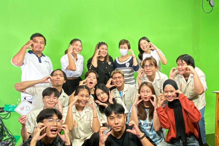 Live เปิดตัวสินค้าที่ระลึกจากโครงการพัฒนาทักษะความเป็นผู้ประกอบการรุ่นใหม่ เพื่อระดมทุนช่วยเหลือนักศึกษาครุศาสตร์ฯ ขาดแคลน ปี 2567 (Empower Future Entrepreneurs for Educational Support 2024)