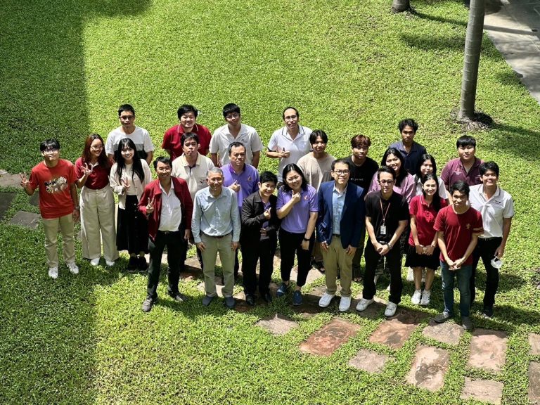 ภาควิชาฟิสิกส์จัดงานสัมมนาหัวข้อ “Luminescence from glass doped with Ln³⁺ ions: From basic to advanced material applications”