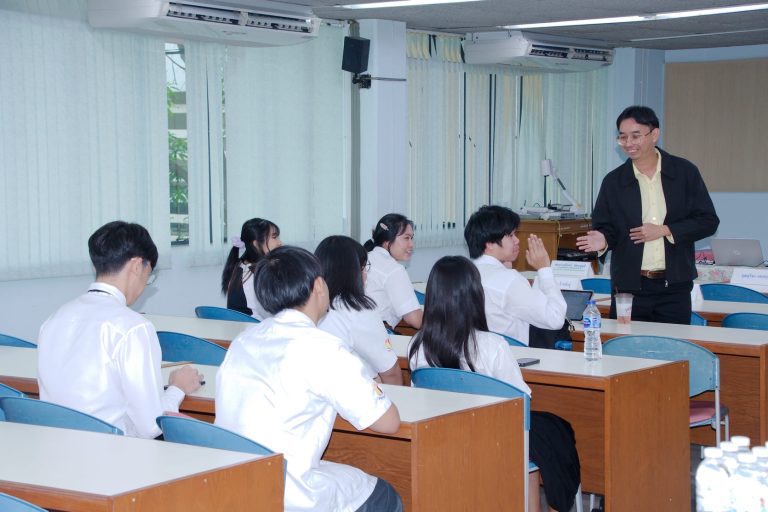 คณะวิทยาศาสตร์จัดปฐมนิเทศนักศึกษาทุนเพชรพระจอมเกล้าและทุนคณะวิทยาศาสตร์ ระดับปริญญาตรี