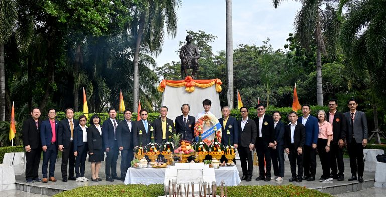 พิธีวางพวงมาลา เนื่องในวันคล้ายวันสวรรคต พระบาทสมเด็จพระปรเมนทรรามาธิบดีศรีสินทรมหามงกุฎ พระจอมเกล้าเจ้าอยู่หัว พระสยามเทวมหามกุฏวิทยมหาราช รัชกาลที่ 4